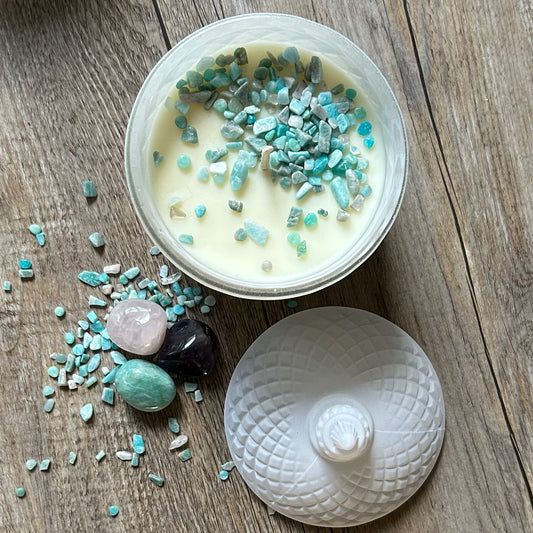 AQUARIUS Gift Box | 60hr Candle + Crystals | Zodiac Collection