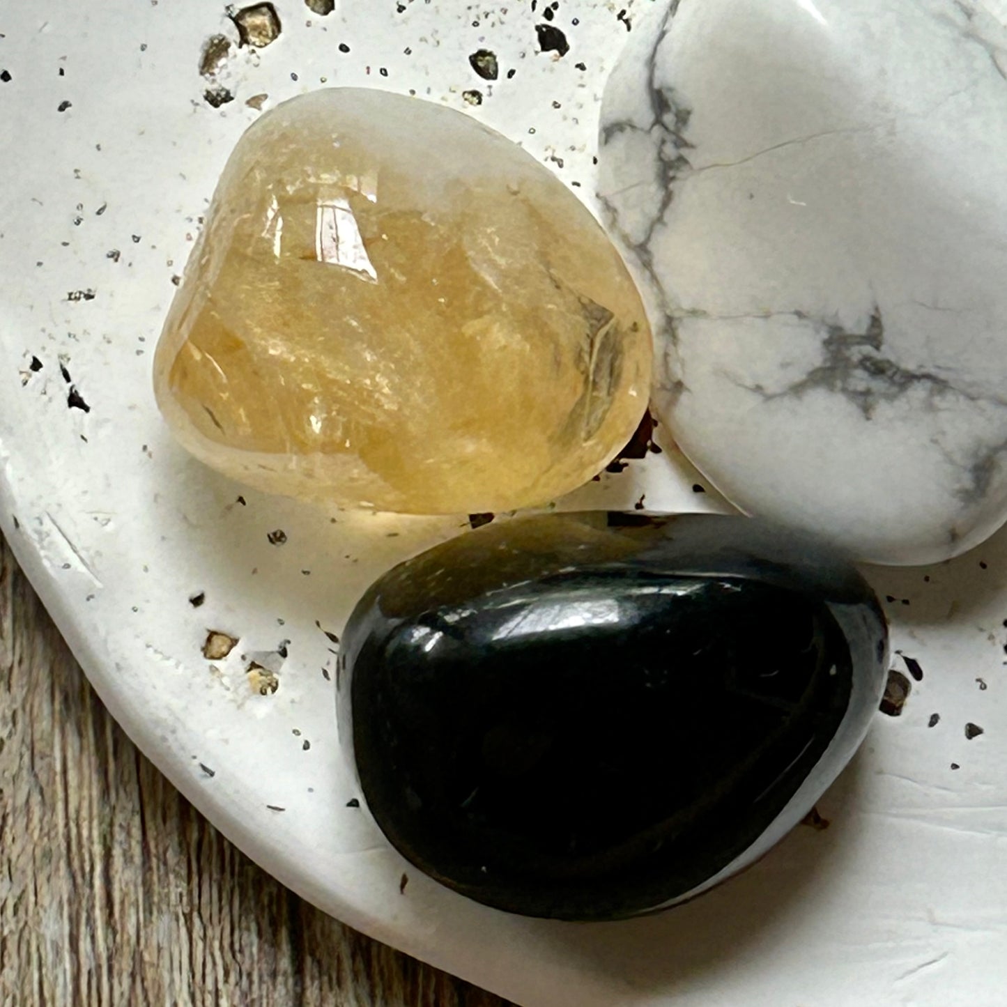 GEMINI Gift Box | 60hr Candle + Crystals | Zodiac Collection