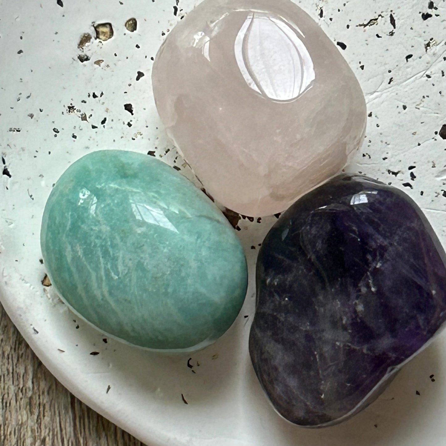 AQUARIUS Gift Box | 60hr Candle + Crystals | Zodiac Collection