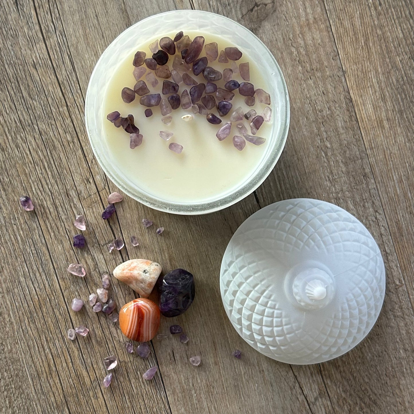 PISCES Gift Box | 60hr Candle + Crystals | Zodiac Collection