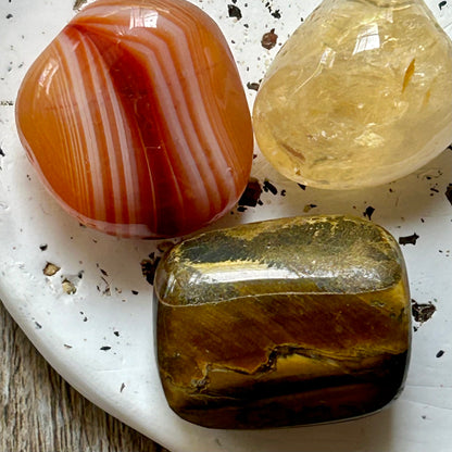 LEO Gift Box | 60hr Candle + Crystals | Zodiac Collection