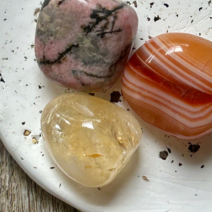 CANCER Gift Box | 60hr Candle + Crystals | Zodiac Collection