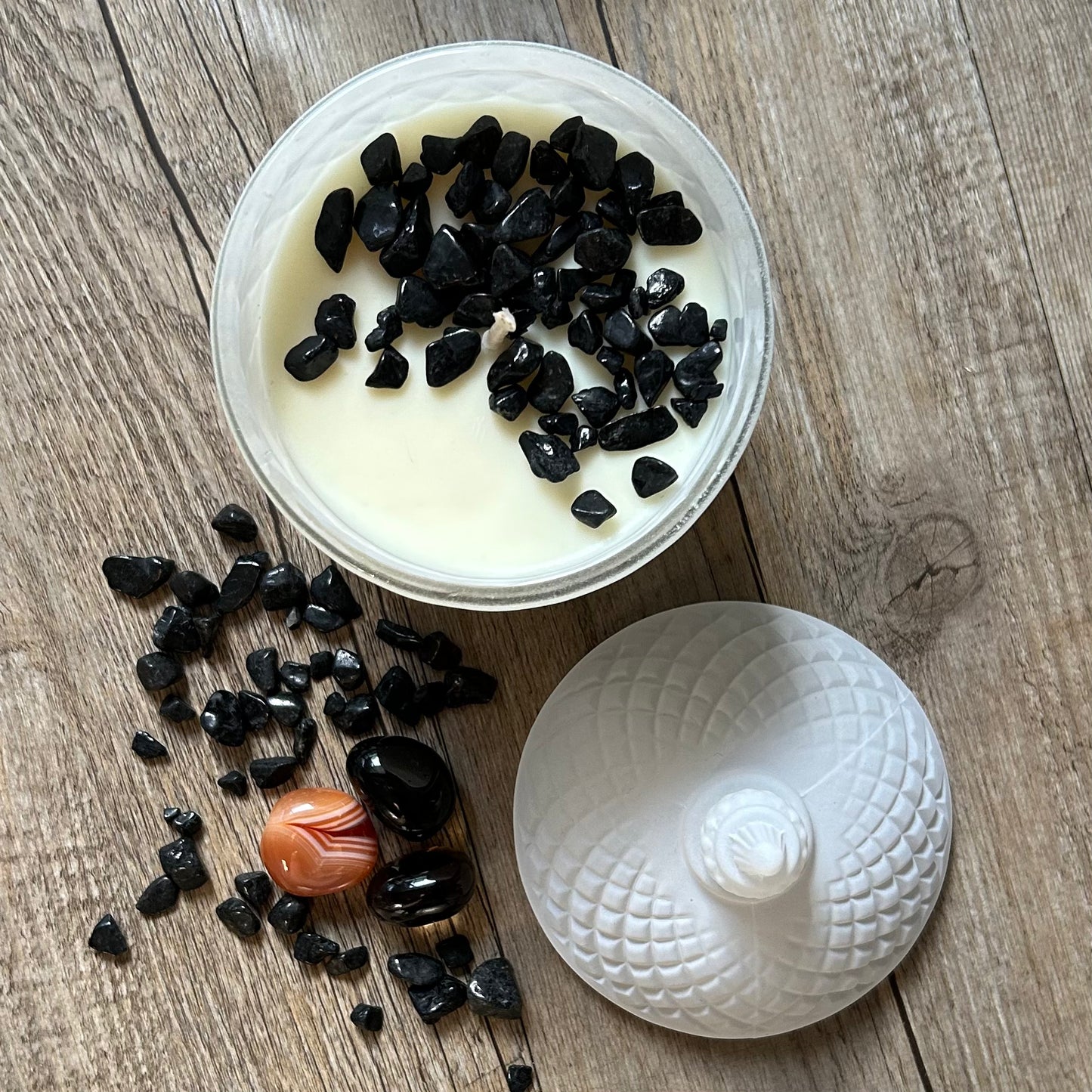 CAPRICORN Gift Box | 60hr Candle + Crystals | Zodiac Collection