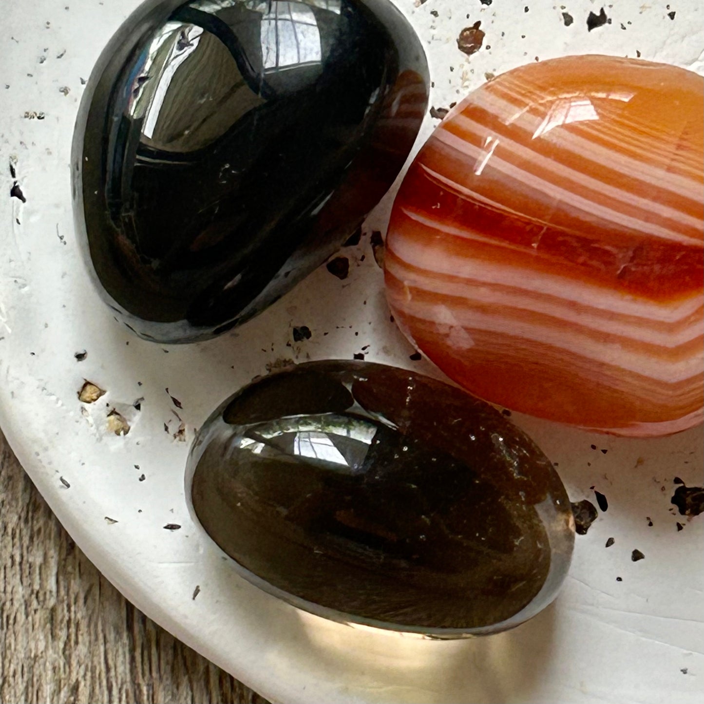 CAPRICORN Gift Box | 60hr Candle + Crystals | Zodiac Collection